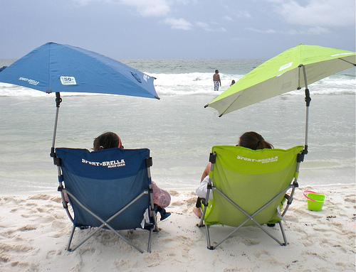 folding beach chair with umbrella